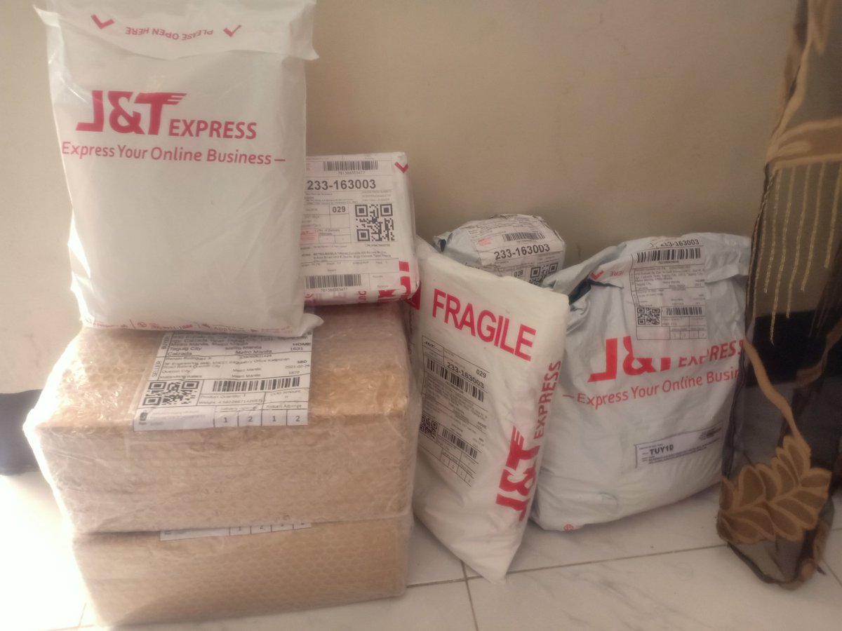 KitchenWithYano's tweet photo. Excited to create a new content for everyone. Shopee Haul haha. 11 more packages to come before I can shoot. 
Please do subscribe to my Youtube channel at @KitchenWithYano .

https://t.co/LcS6R4IjWX https://t.co/JSqLrNcUqI https://t.co/tiWnI4yEyU