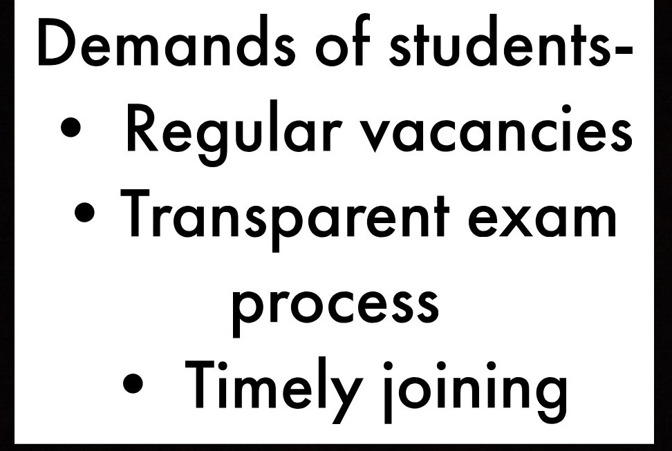pratikkk__018's tweet photo. Promises:
◆2 CR. Jobs every year.
◆We will double no. of vacancies.
◆ We will reduce cost of quality education.
Delivered:
◆SSC 2018 Scam.
◆SSC 2019 Scam.
◆12 CR. People lost their jobs.
◆Fee Hike. 
◆No. of vacancies decreased.
◆Delayed exams &amp; joinings.
#modi_job_do https://t.co/TKXwy6hqGn