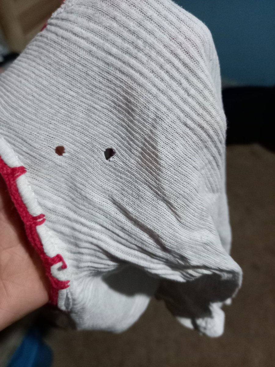 RDWonderland's tweet photo. Sé que lo he dicho 20mil veces, pero porfa no sean esta persona.

Acomodaba y revisaba una ropa para una donación urgente para una familia en Pacora que lo perdió todo y pues una conocida me dijo que quería aportar a la causa.

Esto fueron algunas de las cosas que recibí. https://t.co/K0nlyC9nPN