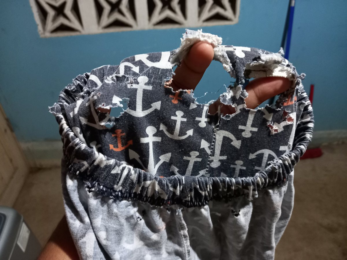 RDWonderland's tweet photo. Sé que lo he dicho 20mil veces, pero porfa no sean esta persona.

Acomodaba y revisaba una ropa para una donación urgente para una familia en Pacora que lo perdió todo y pues una conocida me dijo que quería aportar a la causa.

Esto fueron algunas de las cosas que recibí. https://t.co/K0nlyC9nPN