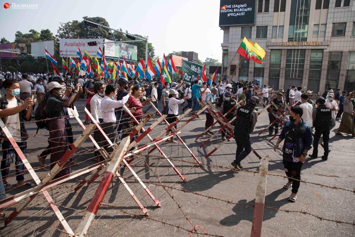 A supporter of Myanmar’s military points a sharp object as he confronts pro-democracy protesters during a military support rally in Yangon. #WhatsHappeningInMyanmar #HereTheVoiceOfMyanmar  #MilitaryOrganizedCrimes