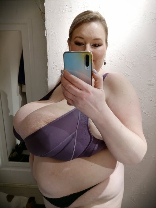 Lilydreamboobs Size 42S 😮 - Too full.... 😲 https://t.co/md931j0Led