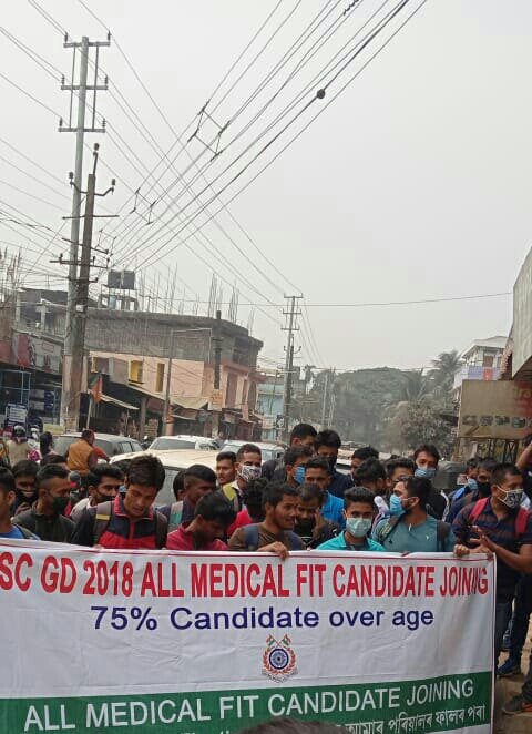AnupomaPol's tweet photo. #SSCGD_ALL_MEDICAL_FIT_JOINING_2018 sir main assam see bolrehi huu sir sscgd 2018 sare test dee diya fir bhi apartment nehi aaya sir job vacancy itni khali pora thho humara nam kyu nehi aa raha hai sir kya golti hai humara sir ghor main koi kamane wala bhi nehi hai bujurg pitamat https://t.co/g85TitFMLp