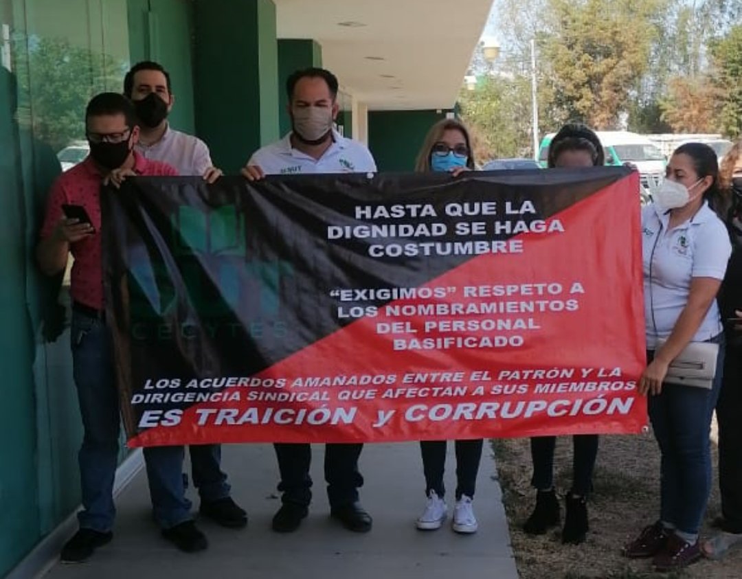 CecytesMazatlan's tweet photo. https://t.co/GaOrncKTvm

#HastaQueLaDignidadSeHagaCostumbre 
Hoy 24 febrero se llevó a cabo la reinstalación de nuestra compañera Sarahí, a quien habían puesto "a disposición del colegio". #Sutcecytes te defiende. No a la simulación. #NoAlAcosoDeDirectores #NoViolenciaaLasMujeres https://t.co/mLzpYNknpm