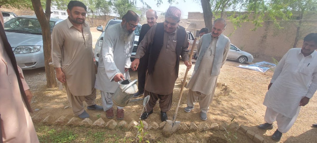 dgengineeringb2's tweet photo. As desired by the Worthy Secretary Agriculture, the Director General Agricultural Engineering planted tree and advised the Agricultural Engineers all over Balochistan to plant trees in there offices. https://t.co/8zPv3srggL