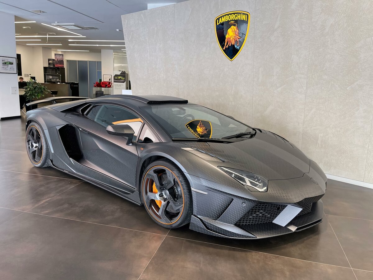 MotorRu's tweet photo. Московский дилер Lamborghini продаёт нечто умопомрачительное — 1250-сильный Aventador LP1250-4 Mansory Carbonado. За суперкар просят 64 млн рублей https://t.co/eILl2Hvtin https://t.co/nqFLtVJAjF