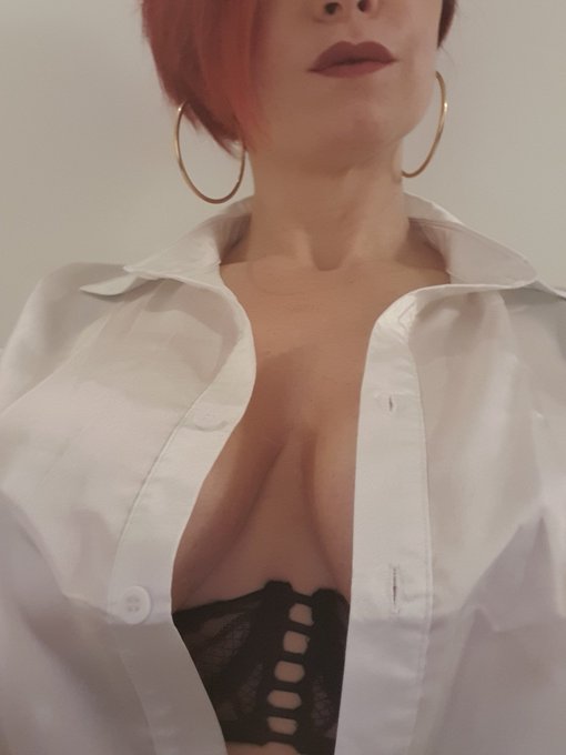 Jaime le satin et la dentelle !merci pour ce cadeau!et vous &ccedil;a vous pla&icirc;t ? https://t.co/eDhnEmGvQv