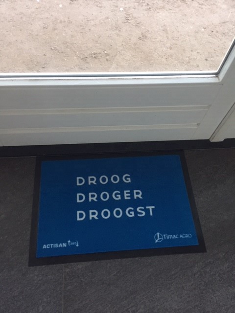 GRATIS DROOGLOOPMAT BIJ AFNAME VANAF 10 ZAKKEN #ACTISAN360. LIGBED HYGIENE VOOR DE KOE EN HET KALF MET 450% VOCHTABSORPTIE!