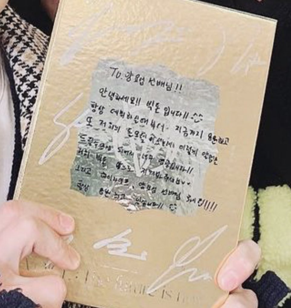 heartminusat's tweet photo. To. 양요섭 선배님!! 
안녕하세요!! 빅톤입니다!! ^_^
항상 데뷔할 때부터 지금까지 응원하고 
또 저희의 롤모델이셨는데 이렇게 앨범을 
드릴 수 있게 되어서 너무 영광입니다!! 
저희 빅톤 앞으로 지켜봐주세요 ♡ 
그리고 하이라이���, 양요섭 선배님 화이팅!!!!
항상 응원하고 있습니다!! ^_^ https://t.co/Kg33MIw9NV