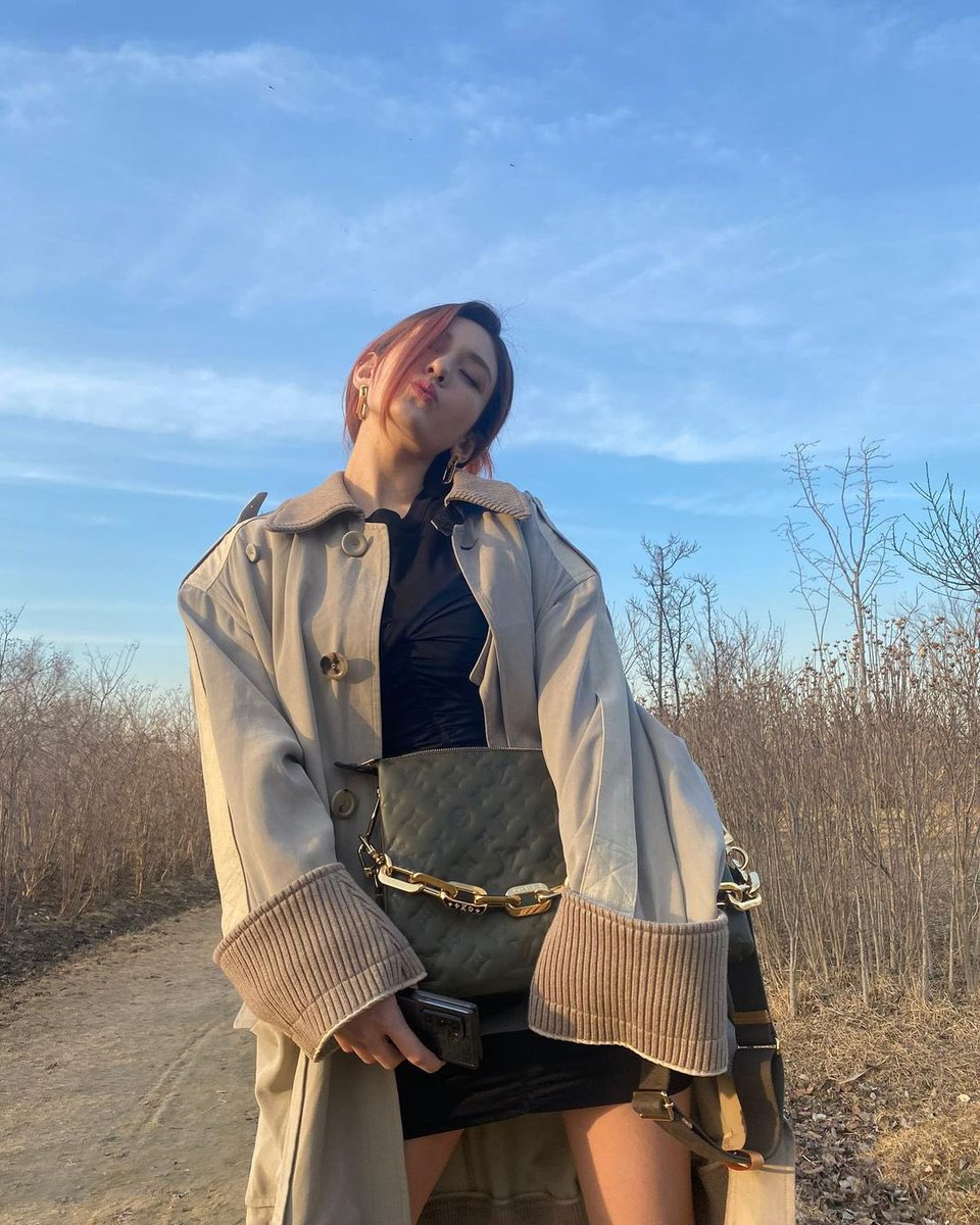 210225 somsomi0309 IG Update

🤎🤎🤎
@louisvuitton 
#Louisvuitton 
#LVcoussin
#광고

@somi_official_
#SOMI #소미 #전소미