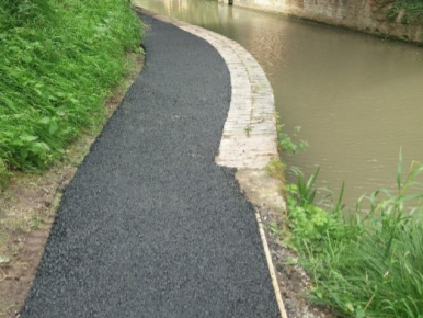 LandandWaterCo's tweet photo. #ThrowbackThursday to another @CanalRiverTrust project where we repaired 400m of #canalbank and 1km of #towpath in #Wiltshire 🙌 Land &amp; Water reused existing path materials ensuring #minimalwaste as part of its #environmental commitment 👏🌏 https://t.co/wm2xLis0Sd