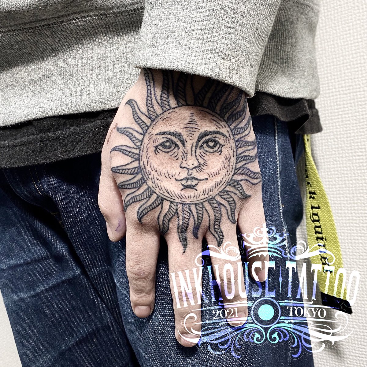 Inkhouse Tattoo 東京 手の甲に太陽のラインタトゥーです Inkhouse Tattoo は東京都荒川区日暮里にある プライベートタトゥースタジオです 多様なジャンルに対応可能です 最小サイズ 3000 デザインよっては当日施術も可能ですので Dmにてお気軽に