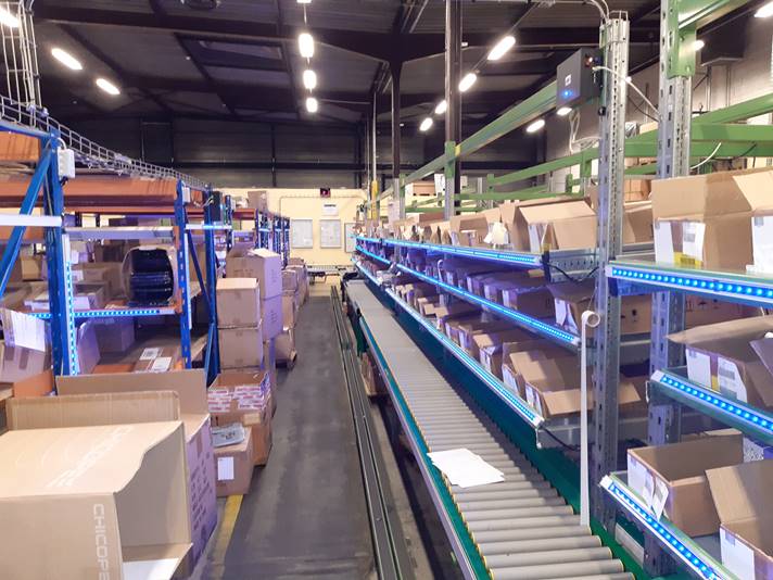 🙌 Merci à Paul Blanié de l'entreprise SAVOYE à Saint-Étienne, qui nous envoie cette photo, afin de nous montrer ce que deviennent les barre de LED, assemblées et conditionnées dans les ateliers d'<a href="/ITHAC/">Itha Castillo</a> 

🤔 À quoi servent-elles ? 👀👇
youtube.com/watch?v=kotBJb…