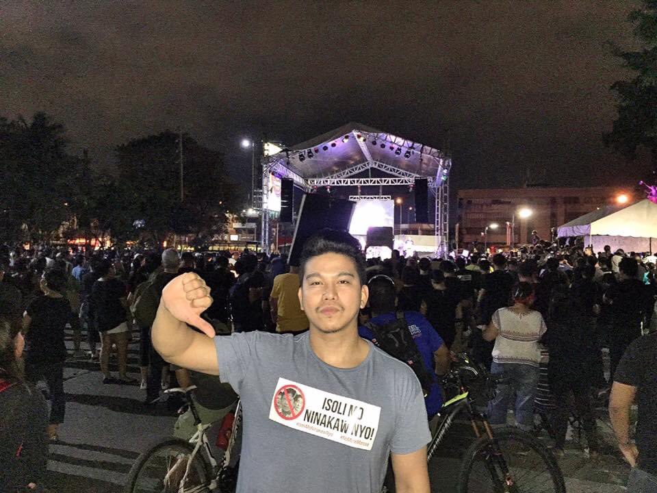 roxsantos's tweet photo. 4 years ago! 
With Our Vice President @lenirobredo 🇵🇭❤️#AkoAyNasaEDSA #NotoEJK #StopPoliticalPersecution #StopTheKillings #Hukayin #EDSA31

Leni Gerona Robredo VP Leni Robredo Friends of Vice President Leni Robredo

#EDSA35 https://t.co/2l0WTGGtJM