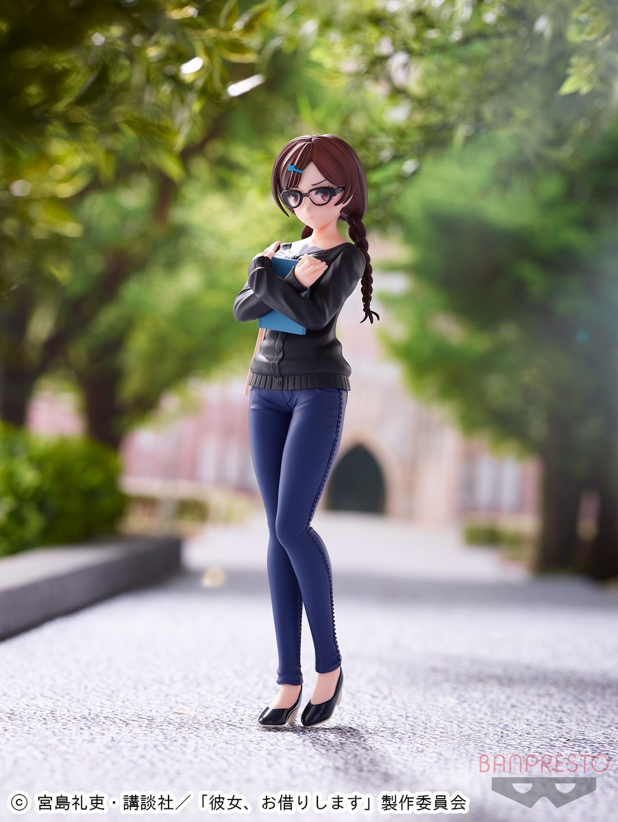 三つ編みと眼鏡でクールな印象✨／ 「彼女、お借りします」のヒロイン