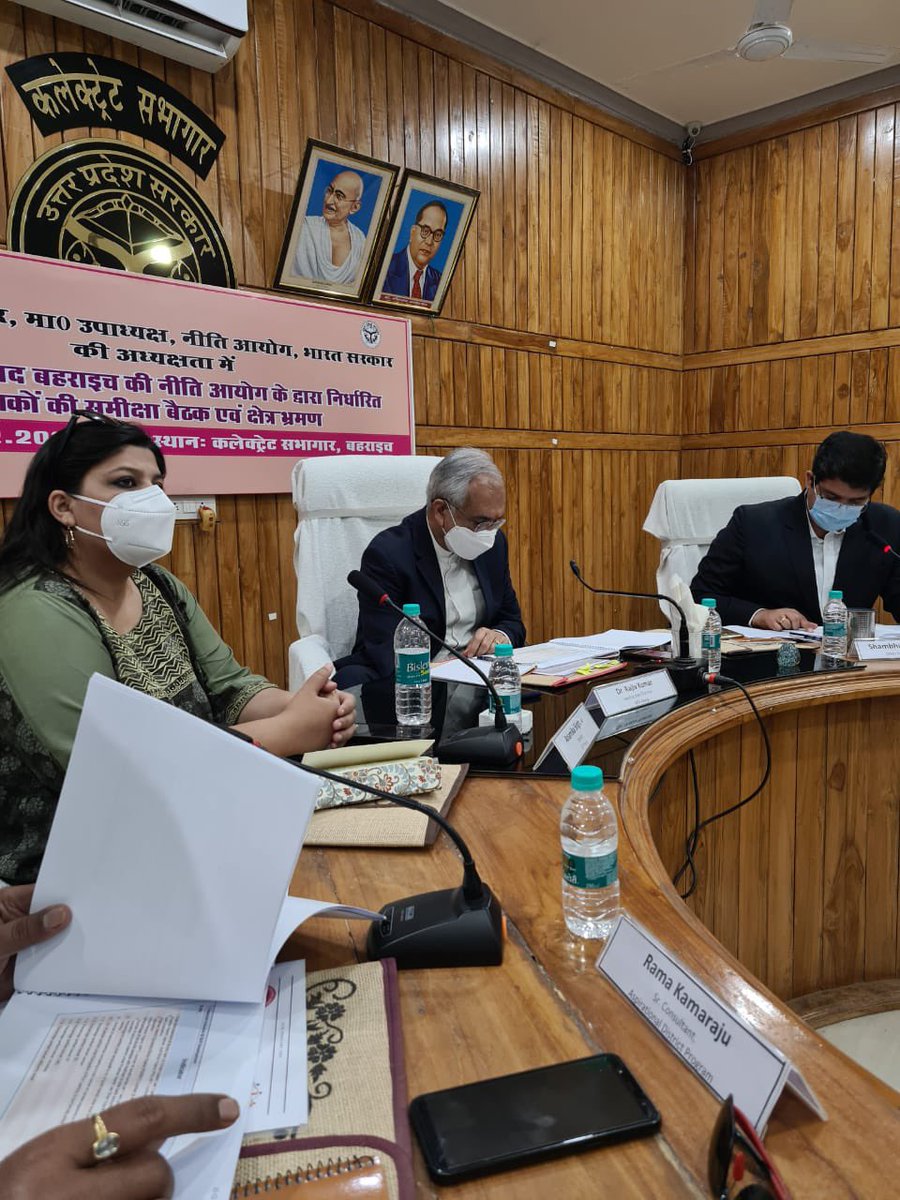 RajivKumar1's tweet photo. Constant feedback enables for a more effective, transparent process of governance. Earlier today met with the district authorities of the #AspirationalDistrict of Bahraich, I was apprised of ongoing developmental work &amp; was alluded to what are the best practices in the district. https://t.co/juVUqlCKvO