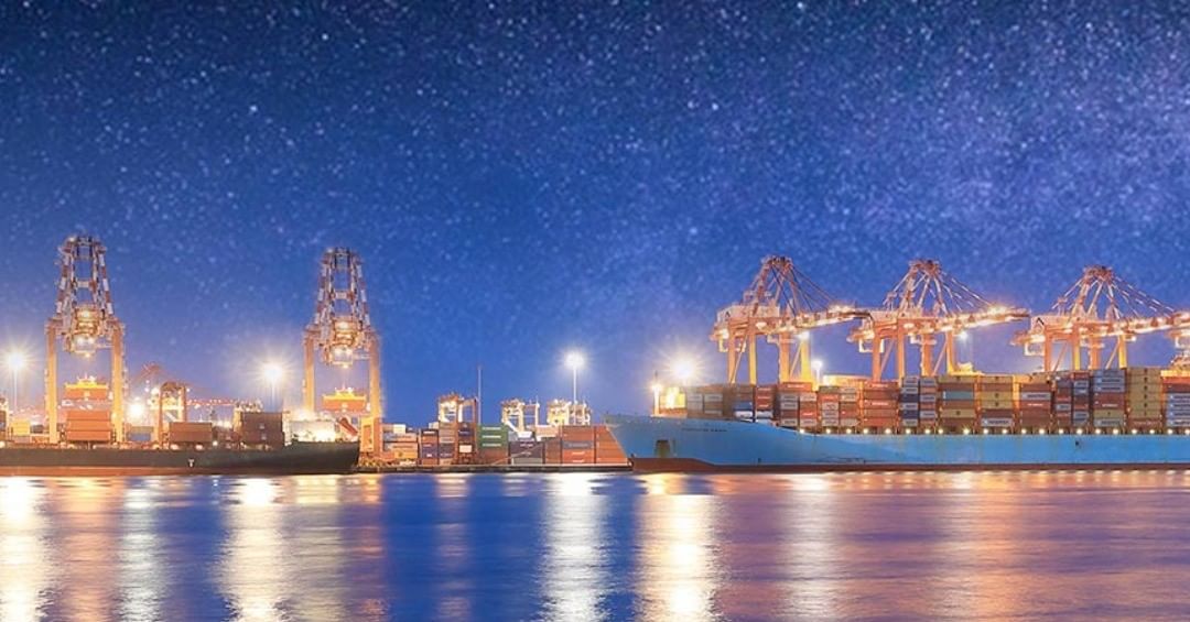 SAGT_SL's tweet image. The wind and the waves are always on the side of the ablest navigator.

-Edmund Gibbon

📷: @mathewhatford

#SouthAsiaGatewayTerminal #ViewsAtThePort #port #sea #ship #photography  #maritime #harbour #shipping #photooftheday #containership #logistics #containership #SAGT #Port