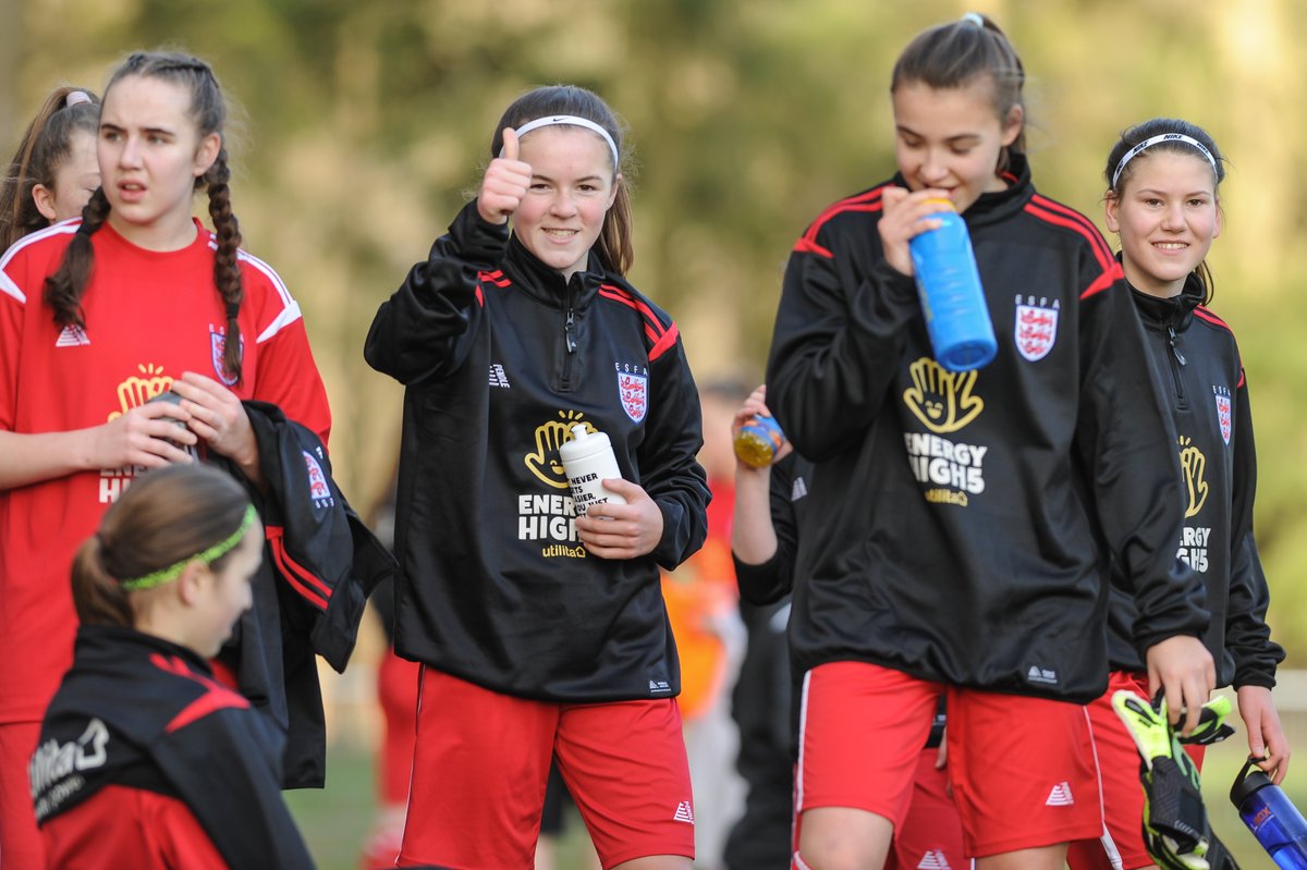 SchoolsFootball's tweet image. ⏪#TBT  to Feb half term 2019, when the ESFA U15 Girls &amp;amp; U18 Boys travelled to Eindhoven w/@inspiresport for their 2020 training camp🔥

The squads had an incredible experience - here's what some of the girls had to say - 

🎥loom.ly/XkN5HSQ 

🔴 🔵 ⚪
#throwbackthursday