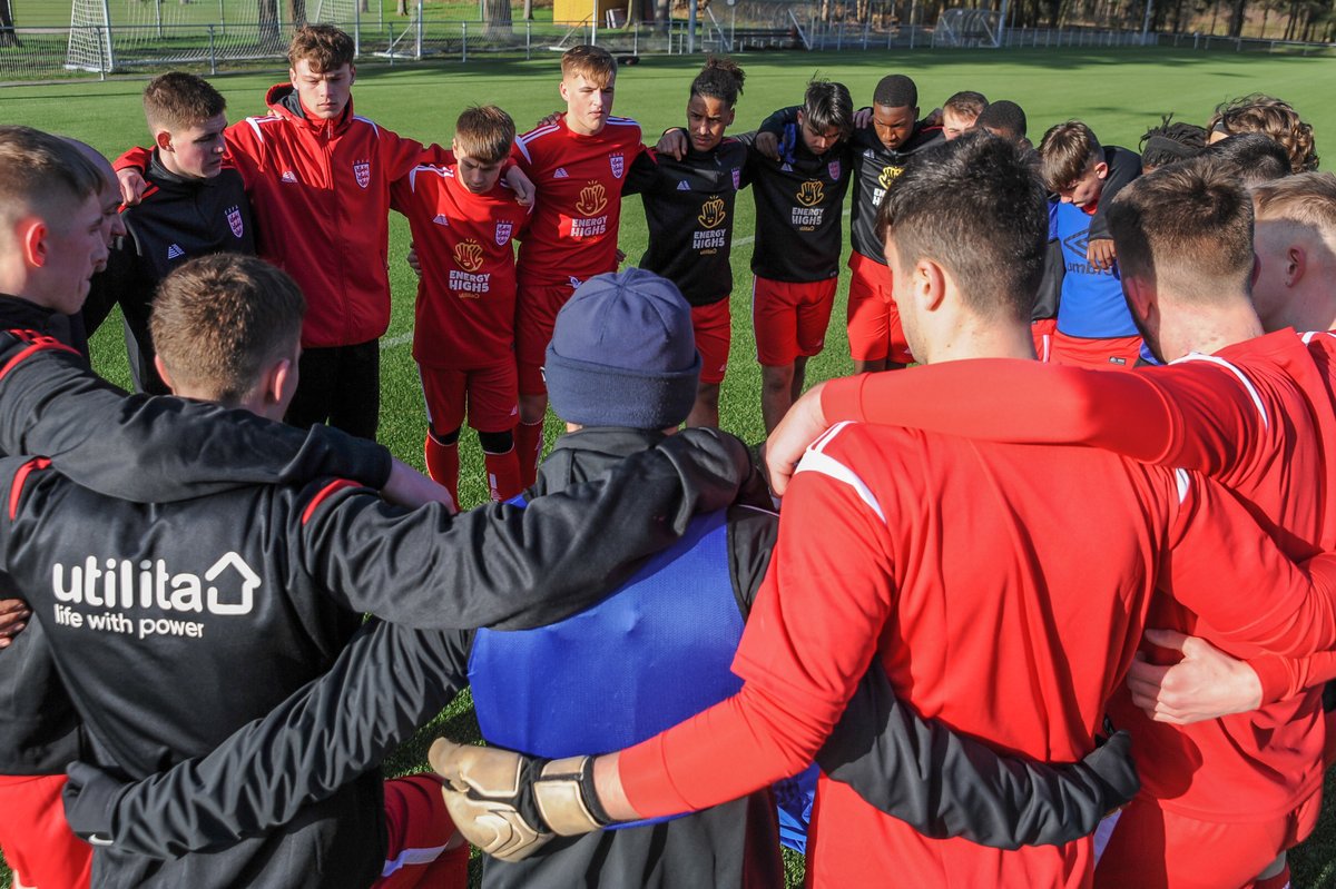 SchoolsFootball's tweet image. ⏪#TBT  to Feb half term 2019, when the ESFA U15 Girls &amp;amp; U18 Boys travelled to Eindhoven w/@inspiresport for their 2020 training camp🔥

The squads had an incredible experience - here's what some of the girls had to say - 

🎥loom.ly/XkN5HSQ 

🔴 🔵 ⚪
#throwbackthursday