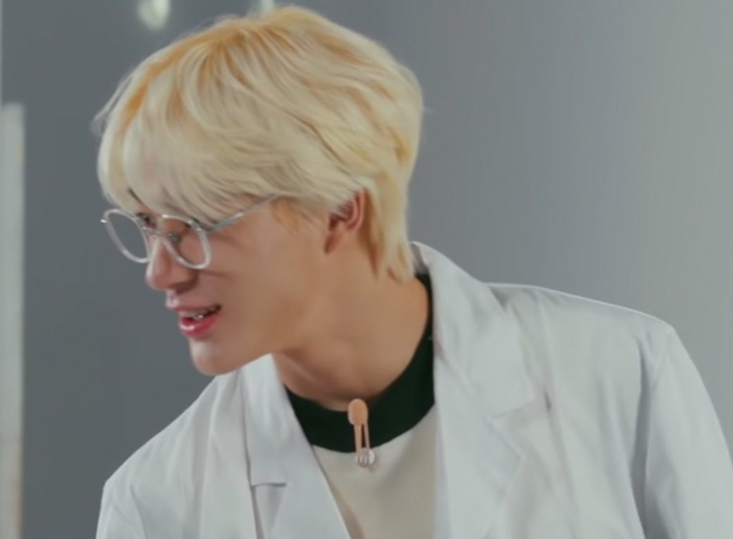 'น้องแจมินเป็นไรคะ'
'นุเขินคุณหมอ'
'เขินทำไม'
'ก.. ก้คุนหมอหล่อ'