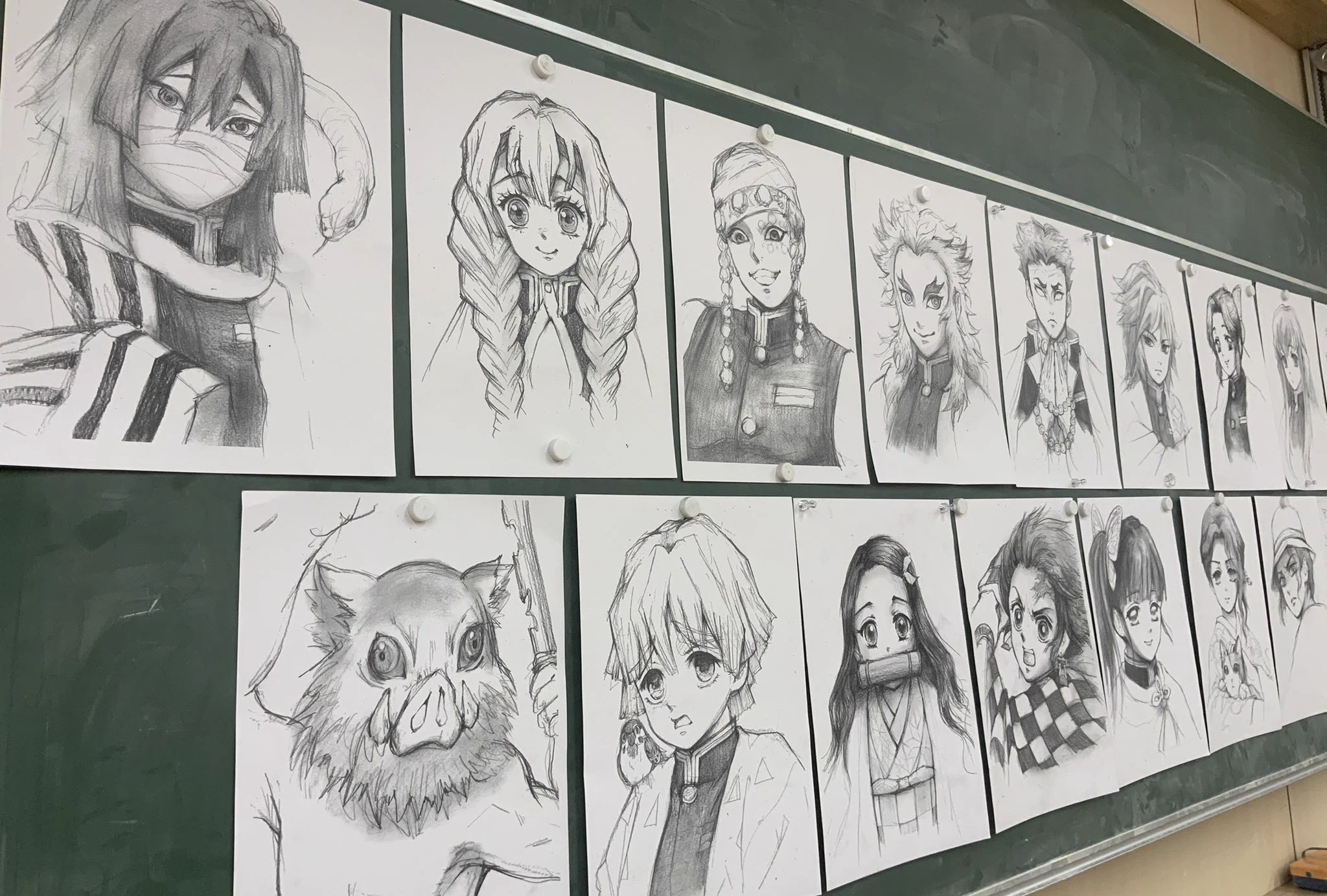 小学校の図工の先生を15年やっている方の絵がうますぎる！鬼滅の刃のイラストに生徒たちが大喜びだった模様！！