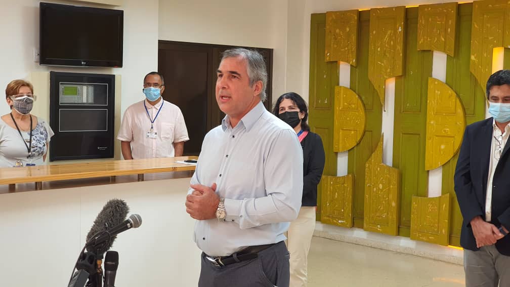 Presidente de #BioCubaFarma el Dr. Eduardo Martínez Díaz, realiza recorrido por el  <a href="/CIGBCuba/">CIGBCuba</a> y <a href="/centro_cim/">Centro de Investigación Marina CIM-HONDURAS</a>, instituciones del sector donde se obtiene el ingrediente farmacéutico activo de los candidatos vacunales. #Soberana01, #Soberana02, #Abdala y #mambisa