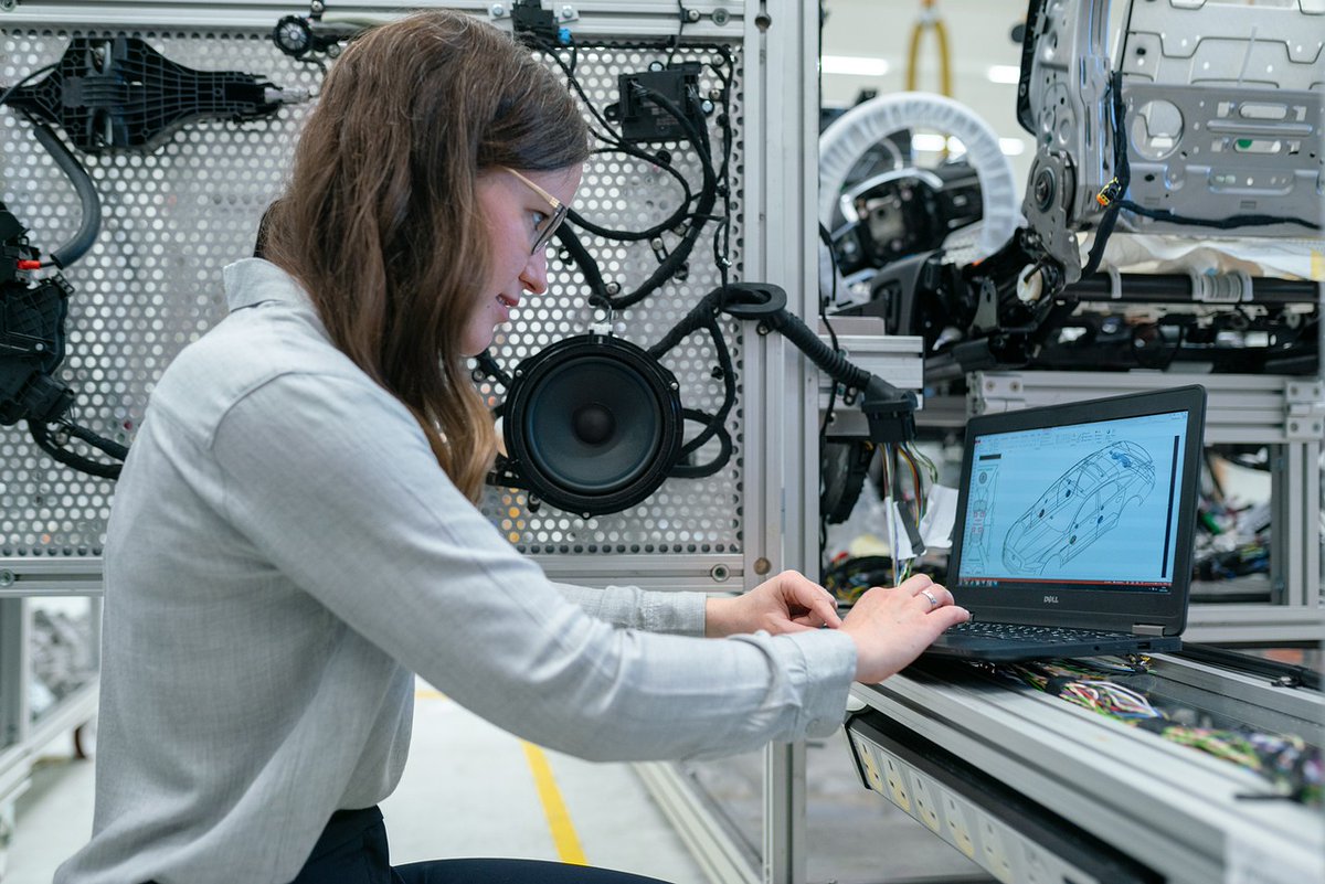 CHAsolutions_'s tweet photo. Today, we recognize all the women engineers' efforts at CHA and beyond. You are making an impact on the next generation of future female engineers. #theCHAway #Engineering4Tomorrow #WomeninSTEM #Eweek2021
https://t.co/Xz0bKESTqS https://t.co/yvWj6QGjzQ