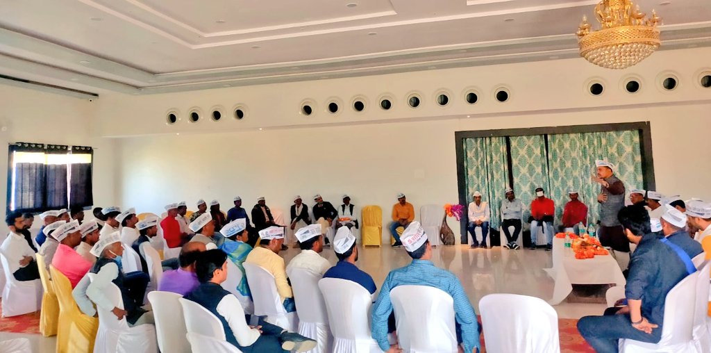 AAPForMP's tweet image. केंद्रीय पर्यवेक्षक @suresh_kathait जी व प्रदेश अध्यक्ष @PankajSinghAAP जी की उपस्थिति में आज सतना जिले के प्रमुख साथियों की बैठक आयोजित हुई। 

सतना के साथी परिवर्तन के लिए तैयार हैं।
@ArvindKejriwal @AapKaGopalRai