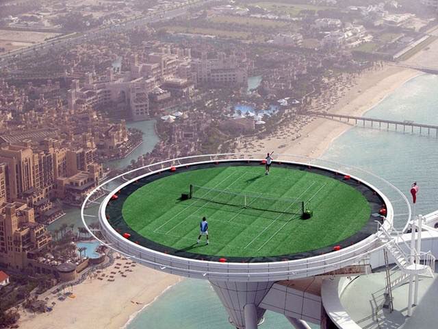 🇦🇪 Самый высокий теннисный корт в мире находится в Дубае на вершине небоскреба Бурдж–эль-Араб высотой 321 метр.
#азия #оаэ #дубай #бурджэльараб #самыйвысокий #теннисныйкорт #небоскреб #андреагасси #роджерфедерер #большойтеннис