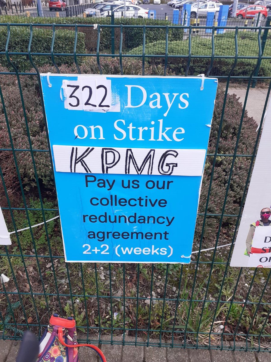 debsking28's tweet image. Day 322 on the Tallaght Debenhams picket.
When is @MichealMartinTD going to come to his sences and give us what we're due.
2+2 = The End

#debenhams 
#supportdebenhamsworkers