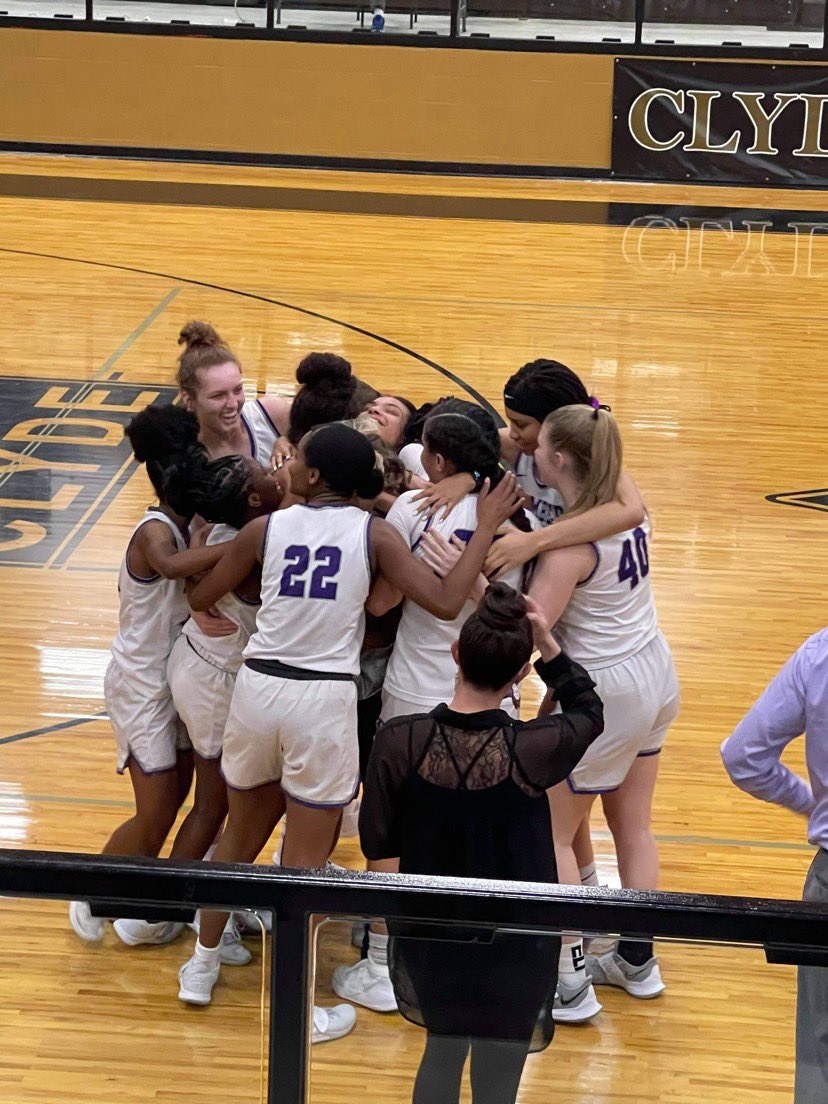 TCGBB's tweet photo. ‼️Regional Quarter Finals Playoff 🏀 Game ‼️
🆚 Southlake          
⏰   7:00
📍Northwest High School 
Tickets sold at door cash only: $5 and $3

#LetsGetOut&amp;Run#Believe#FINISH-IT
       @KISDAthletics @Gosset41 @TCHSTalon @dfwvarsity https://t.co/LExweGSOkC