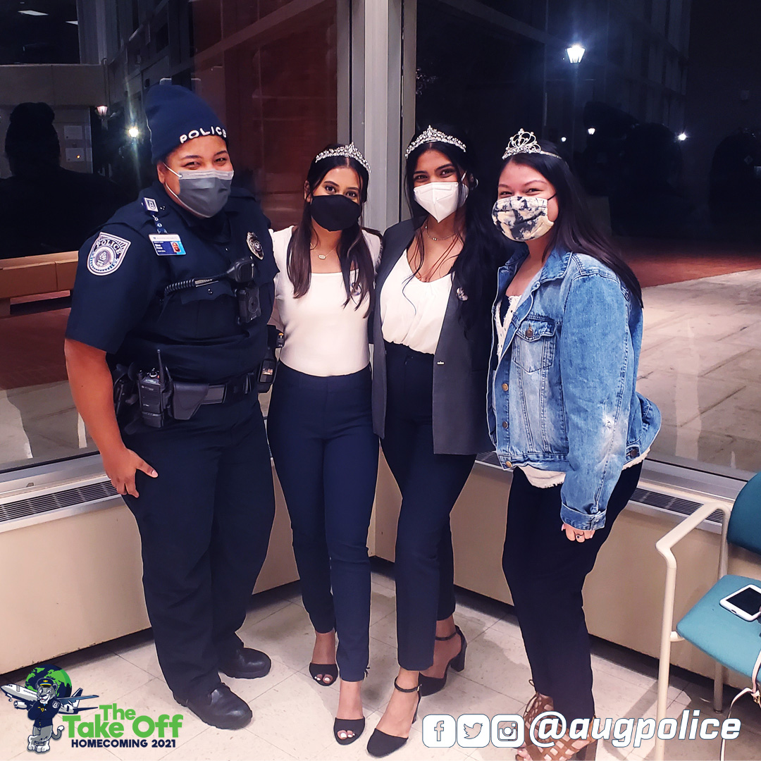 augpolice's tweet photo. Good times and great laughs at the Comedy Show last night! We can't wait to see everyone tonight at the Cyber Center for the scavenger hunt and wings!
@AUG_StudentLife
@AUG_TheCREW
#AUGHomecoming
#Homecoming2021
#AugustaUniversity https://t.co/mZjhpnisYl