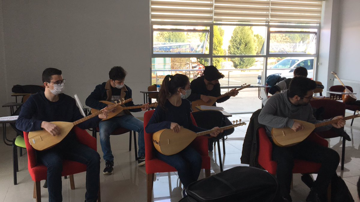 #MüzikAtölyesi Bağlama Eğitimi çalışmaları devam ediyor. #GSBGM