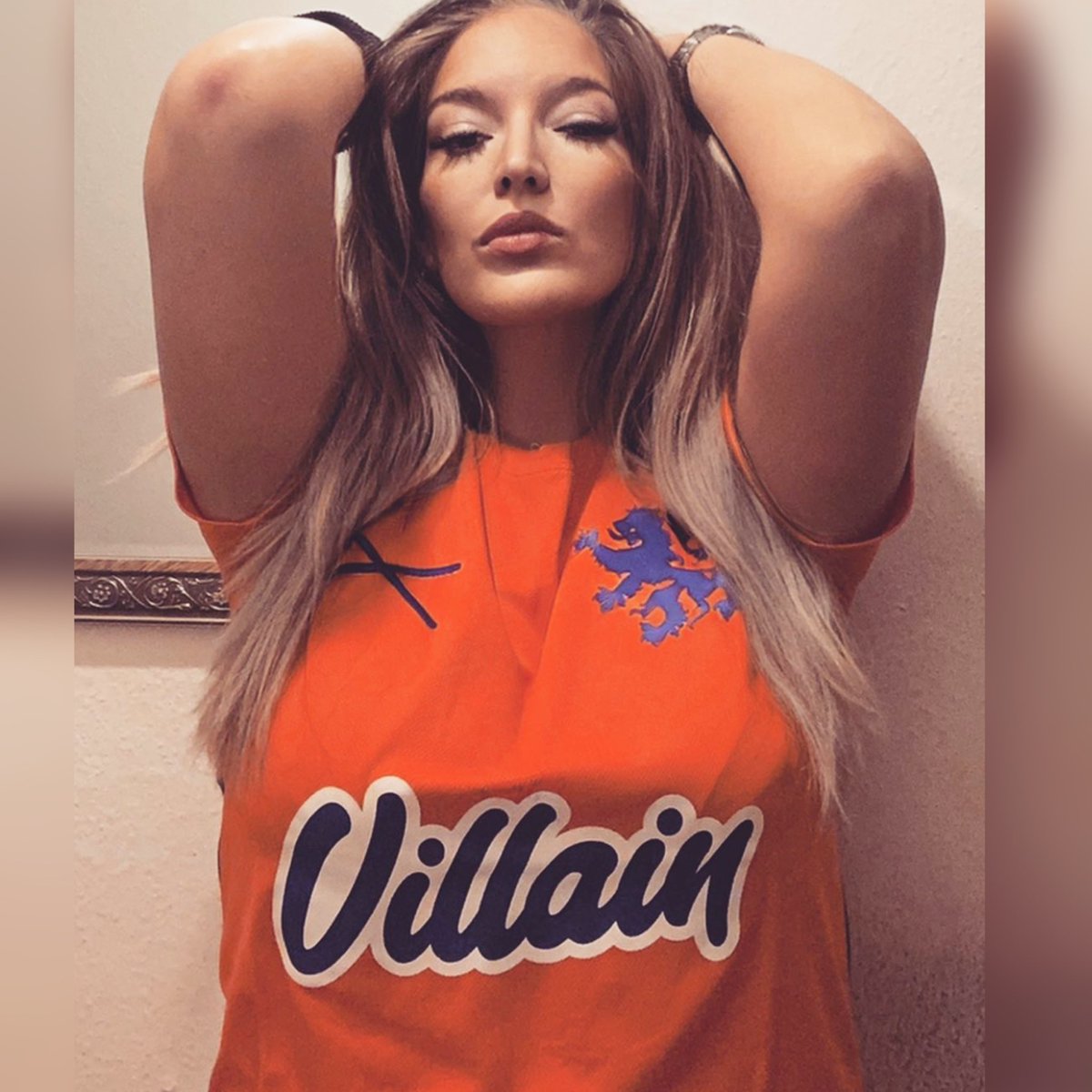 villaineyez's tweet photo. Just a few Holland Orange shirts left, go get the last ones at https://t.co/nzRJFMiDBY🧡

Shop here:
https://t.co/yKRA7ewggU

#TeamVillain for #Hardstyle #orangeheart https://t.co/WCXmRzrFq7