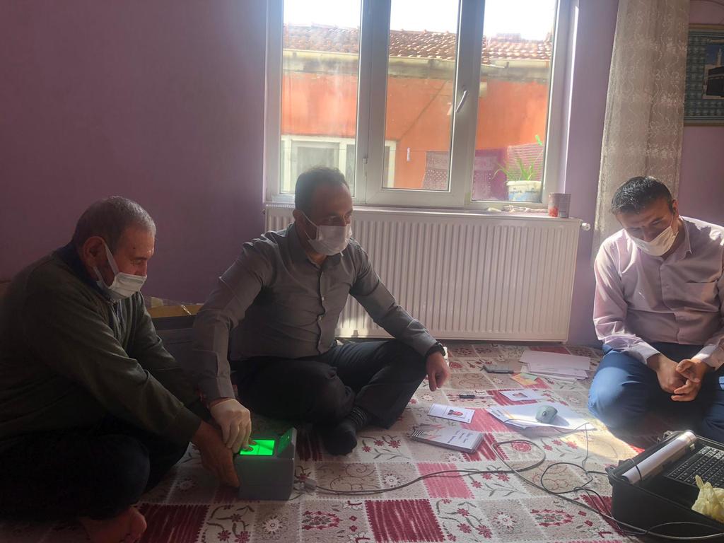 TAVŞANLI Nüfus Müdürlüğü olarak bu gün Bağlık Mahallesinde 4 yaşlı vatandaşımızın "Adreste Nüfus Hizmeti" kapsamında TCKK başvurusu ve hayır duaları alındı.