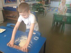 FoxHill_Primary's tweet photo. Y2 have made jam tarts for #CoxellsKitchen!
#PastryWeek https://t.co/hHhUInv21w