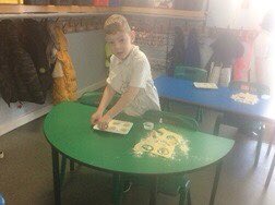 FoxHill_Primary's tweet photo. Y2 have made jam tarts for #CoxellsKitchen!
#PastryWeek https://t.co/hHhUInv21w