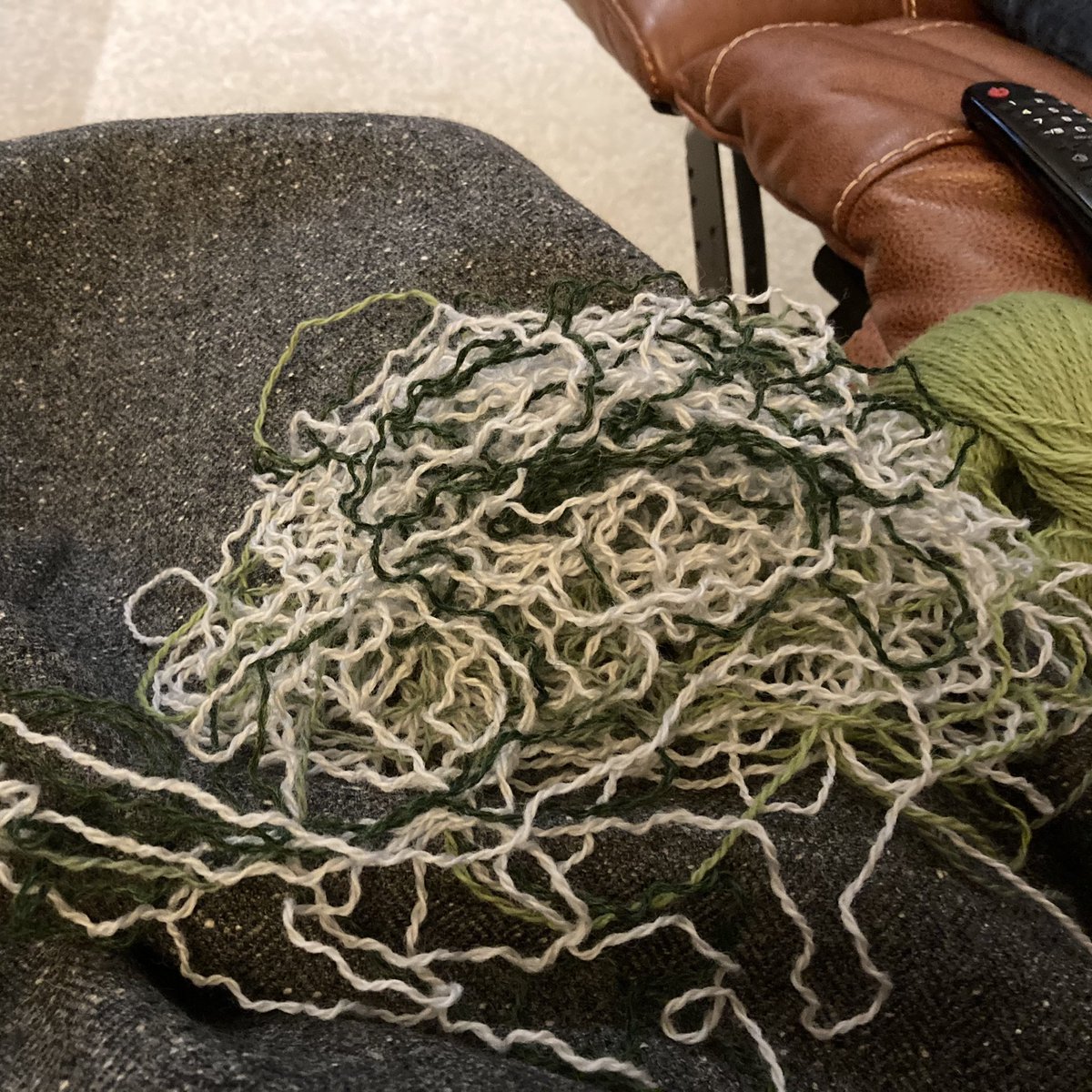 KathAndrews7's tweet image. Tfw you look at a design &amp;amp; realise something that looked great on a chart doesn’t work so well in fabric. 

Thinking about this has helped me solve another issue I was having though wrt the eventual graft. Meant to be?!

#StrandedKnitting #KnitPicksPalette #BackToTheDrawingBoard