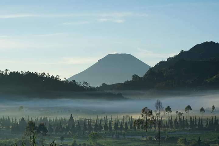 DiengAdventure's tweet photo. @Jateng_Twit Dari omahku https://t.co/h3MXUljDwi