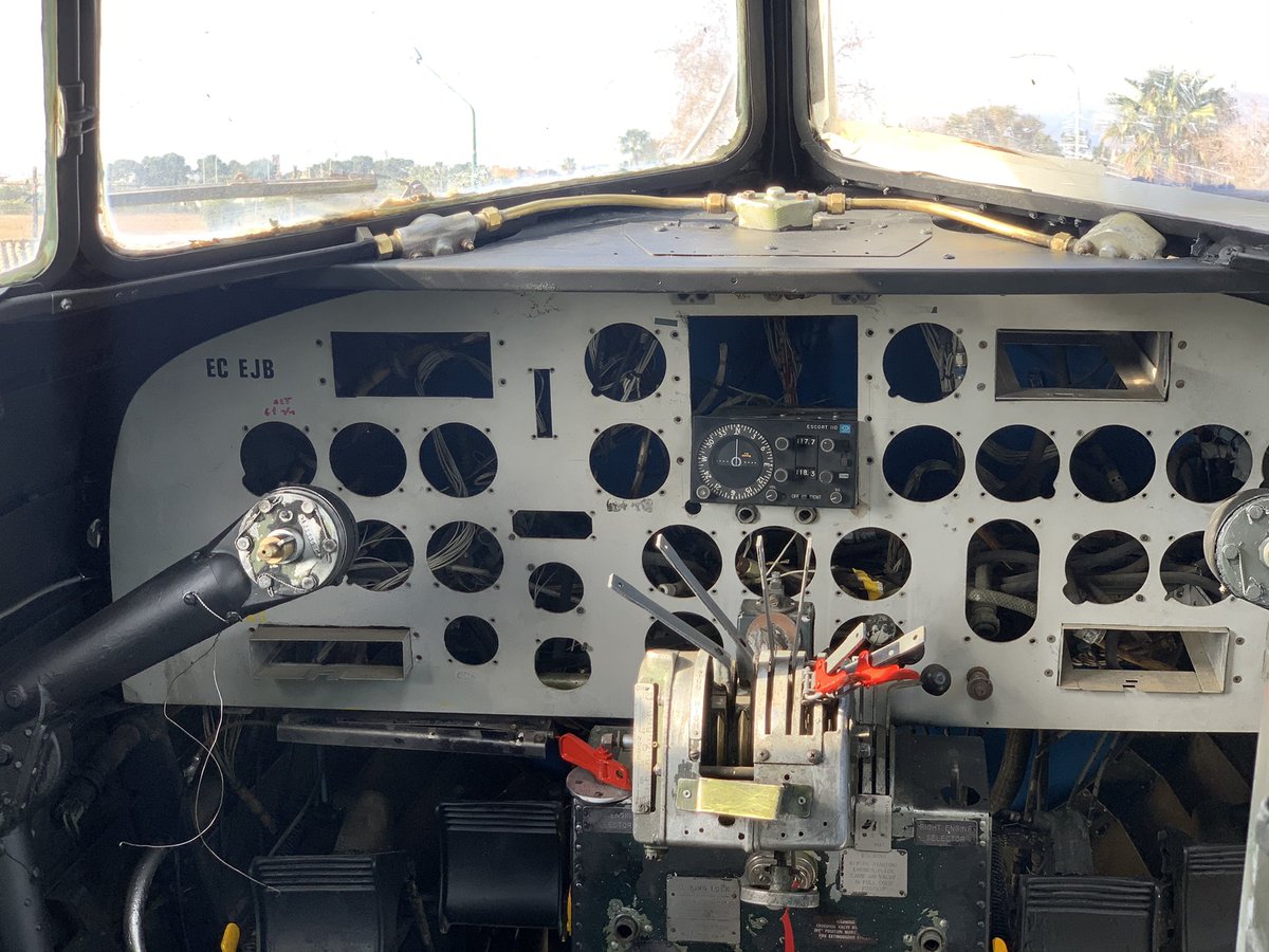 Marta_Bonet's tweet photo. Hoy atendemos un precioso acto: aniversario 100 años de #AeródromoSonBonet con @WelcomeSonBonet ¡maravillosa convocatoria de medios! ¡Los compañeros de la Asociación Amigos de la aviación histórica han hecho un precioso homenaje en el #DouglasDC3! #Mallorca #Marratxi https://t.co/Dfi6rh7yXE