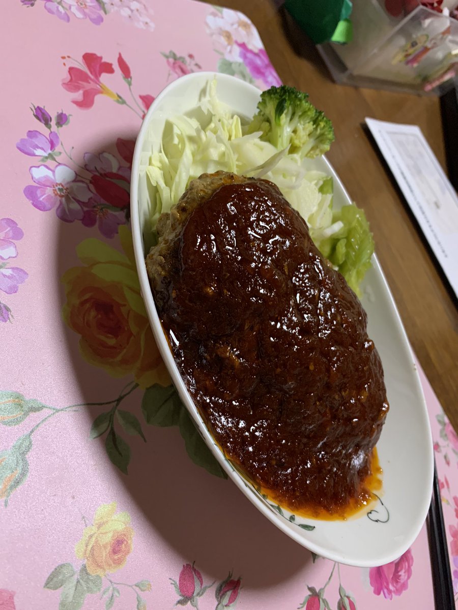 KukenPoppo's tweet photo. 今日のご飯はハンバーグぅ。
ママにハンバーグしか作れないと思われてる。。。 https://t.co/FfKBhIUOwq