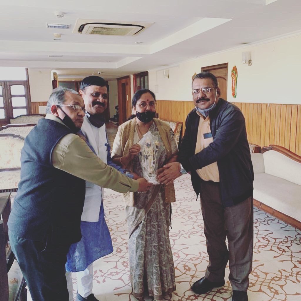 sudhirkumar0106's tweet photo. नई दिल्ली के उत्तराखंड हाउस में कल 24 फ़रवरी को भाजपा जे जे सेल के प्रदेश संयोजक उमेश वर्मा और सह संयोजक सुधीर कुमार ने अपनी जे जे सेल की टीम के साथ उत्तराखंड की राज्यपाल बेबी रानी मौर्य से उनके दिल्ली दौरे पर शिष्टाचार भेंट की।@babyranimaurya #bjp #bjpindia https://t.co/d1O0fVHd9H