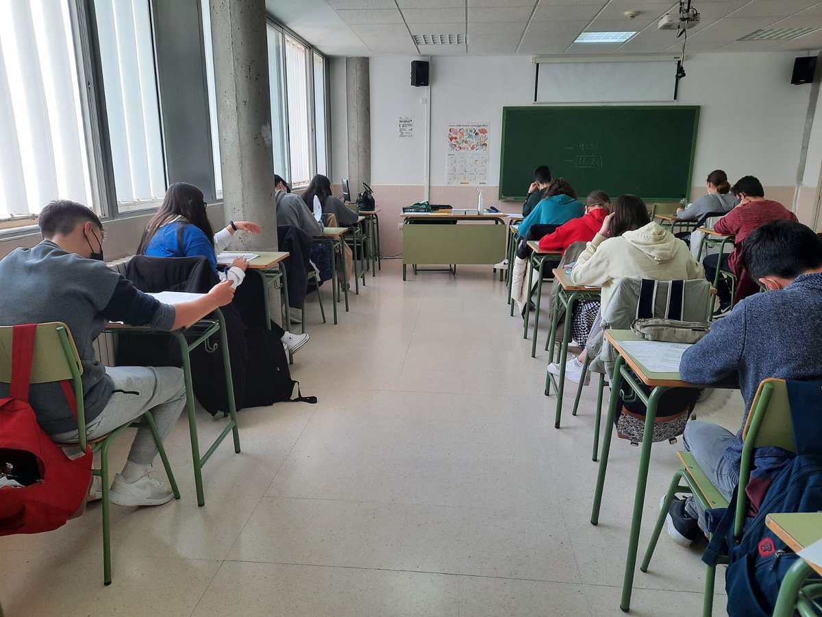 dgalextranjeras's tweet photo. Máxima concentración del alumnado BRIT-Aragón. Demostrando su competencia en L.Extranjeras.@CARLEE_Aragon @tonimartinez24 @4Blecua @IESCLARACR @IESFdeAranda @IESpuebla @yespedrodeluna @iesjzuritazgz @IESValdesparter @IES_MMOLINOS @iessierradegua @IESMiralbueno @IESPedroCerrada https://t.co/Ka89Q0cPrF