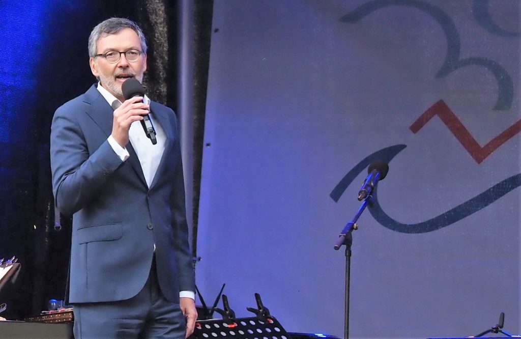 Heute veröffentlicht das #SchleswigHolstein Musik Festival das Programm 2021. Per Livestream stellt u.a. Intendant Dr. Christian Kuhnt die Programmhighlights des #SHMF kommenden Saison (3.7. - 29.8) vor.

Viele Infos zum #SHMF2021 findet ihr hier:
• derkulturonkel.de/2021/02/25/shm…