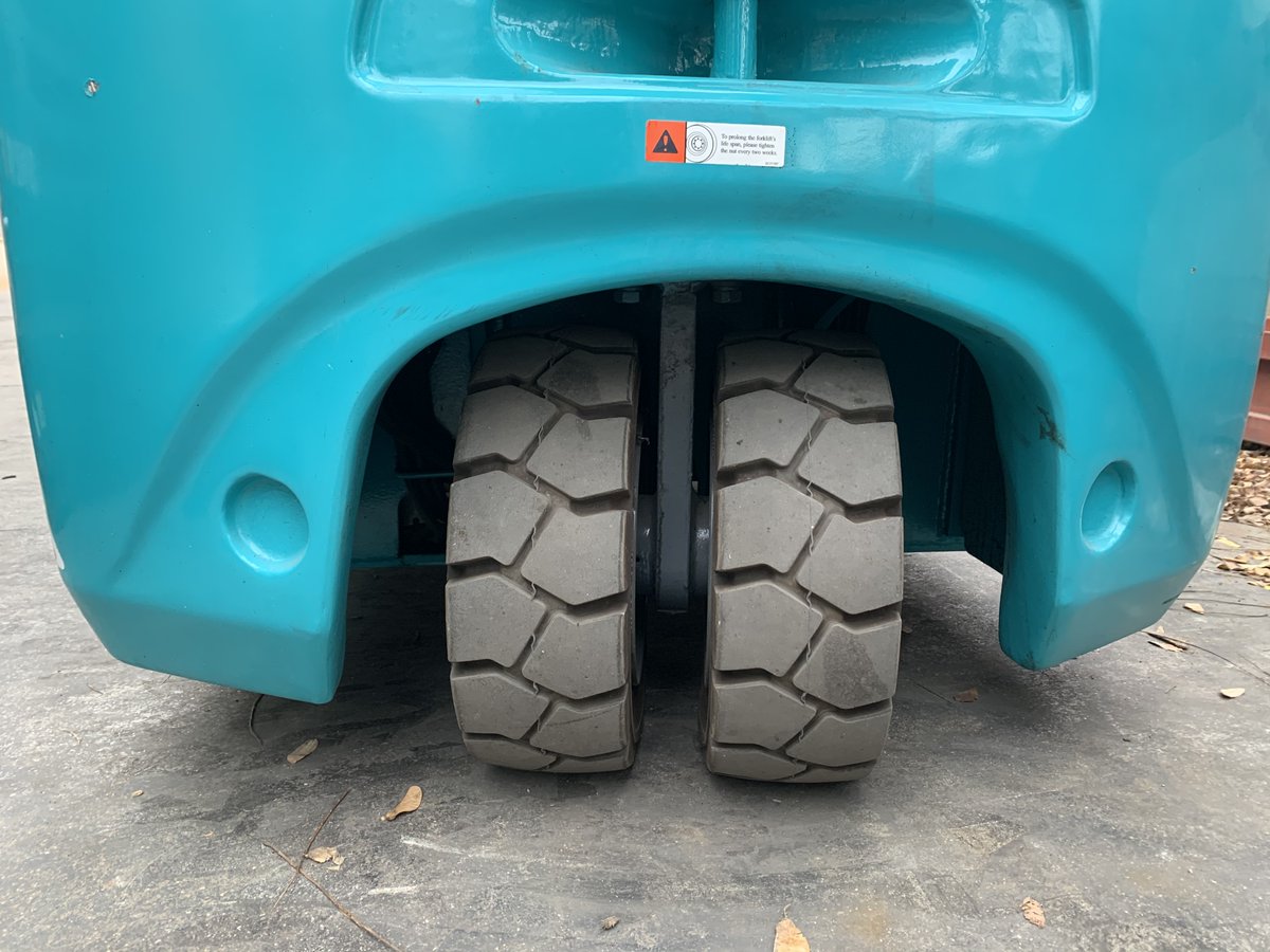 juvinaria's tweet photo. ¡Tenemos una ofertaza para nuestras carretillas de 3 ruedas! CMAX, marca de referencia en el mundo de los #montacargas.

📍 Distribución por toda España.
📲 965 681 482 / 620 361 735
📨 comercialweb@juvinaria.es

#carretillaselevadoras #carretillas #carretillaseléctricas https://t.co/N98BRxPNjl