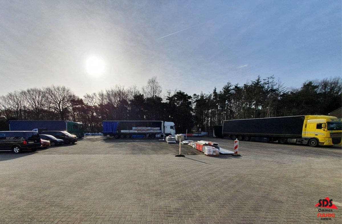 Vrachtwagens vol met nieuwe ladingen Ruukki dak- en gevelsystemen, voor weer mooie nieuwe projecten en blije klanten ! 💪🚛

#SDSOmmen #Ruukki #ruukkiexpress #vollebakgaan #vrachtwagens #volgeladen #daksystemen #gevelsystemen #blijeklanten #nieuwbouw #renovatie #kwaliteit #staal