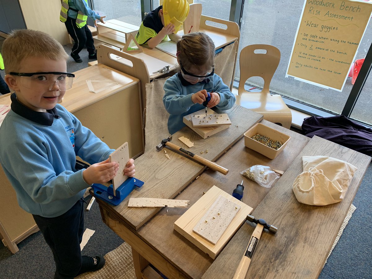 NurserySimpson's tweet photo. The boys and girls in The Explorers bubble have been using our new woodwork bench! Talking all about how to remain safe like Safe Sally and creating their own risk assessments #DYWF #developingfutureworkforce #GIRFEC https://t.co/0KtBXSr3xQ