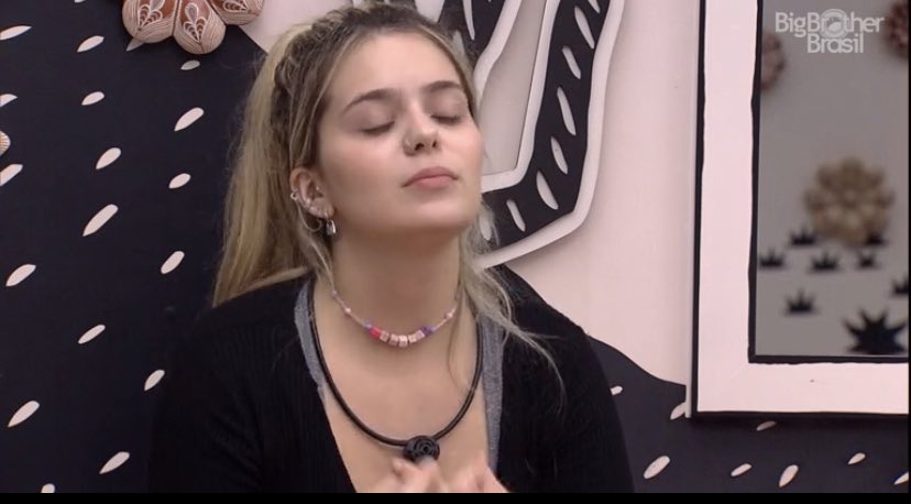 amoralife_naty's tweet photo. Engraçado q quando a juliette errou na prova do Mc a viih tube gritou e chamou atenção, já com a Thaís ela deu risada.... 

Sem contar que quando a Ju tava sendo excluída, a Vitória pediu p elas se afastarem e agora vem querer cobrar presença

Amizade tóxica que fala né 
#BBB21 https://t.co/39KA1G7SHK