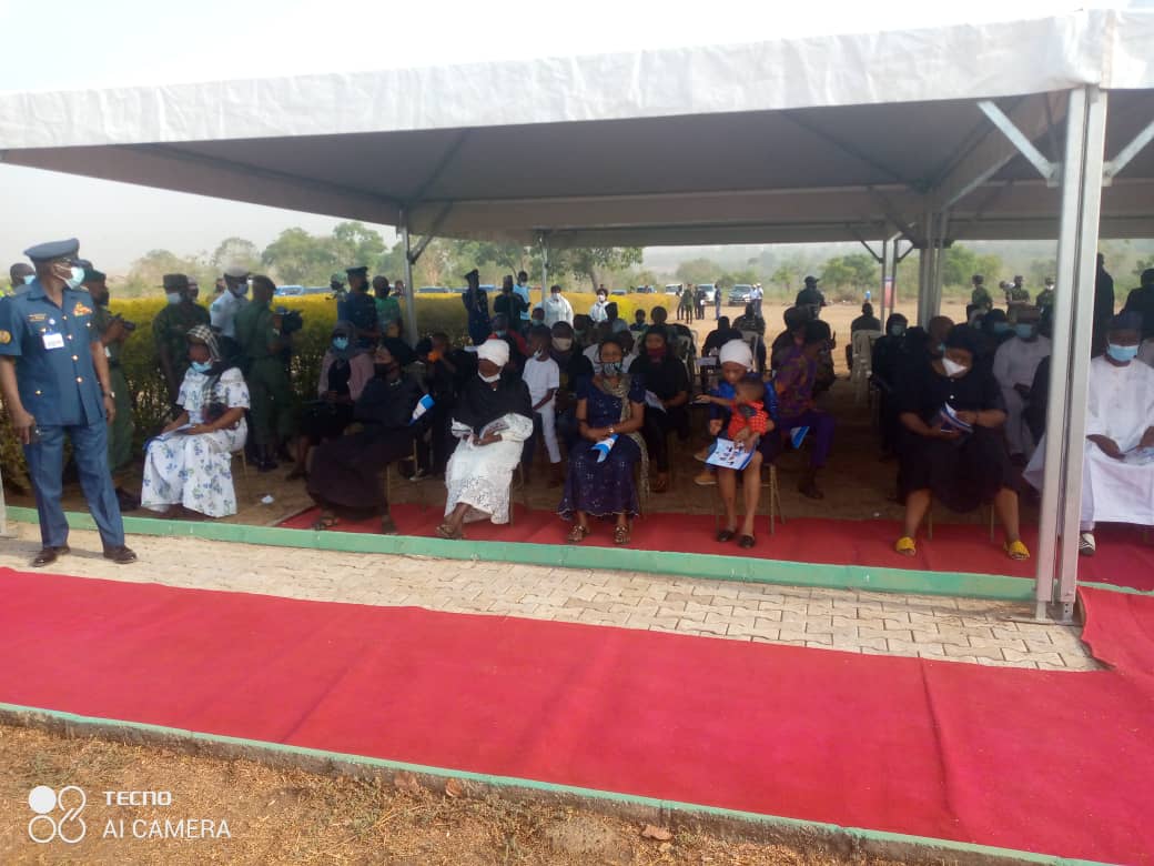 MobilePunch's tweet photo. PHOTOS: Victims of Air Force Plane Crash Buried In Abuja https://t.co/3jrZbeCOcv