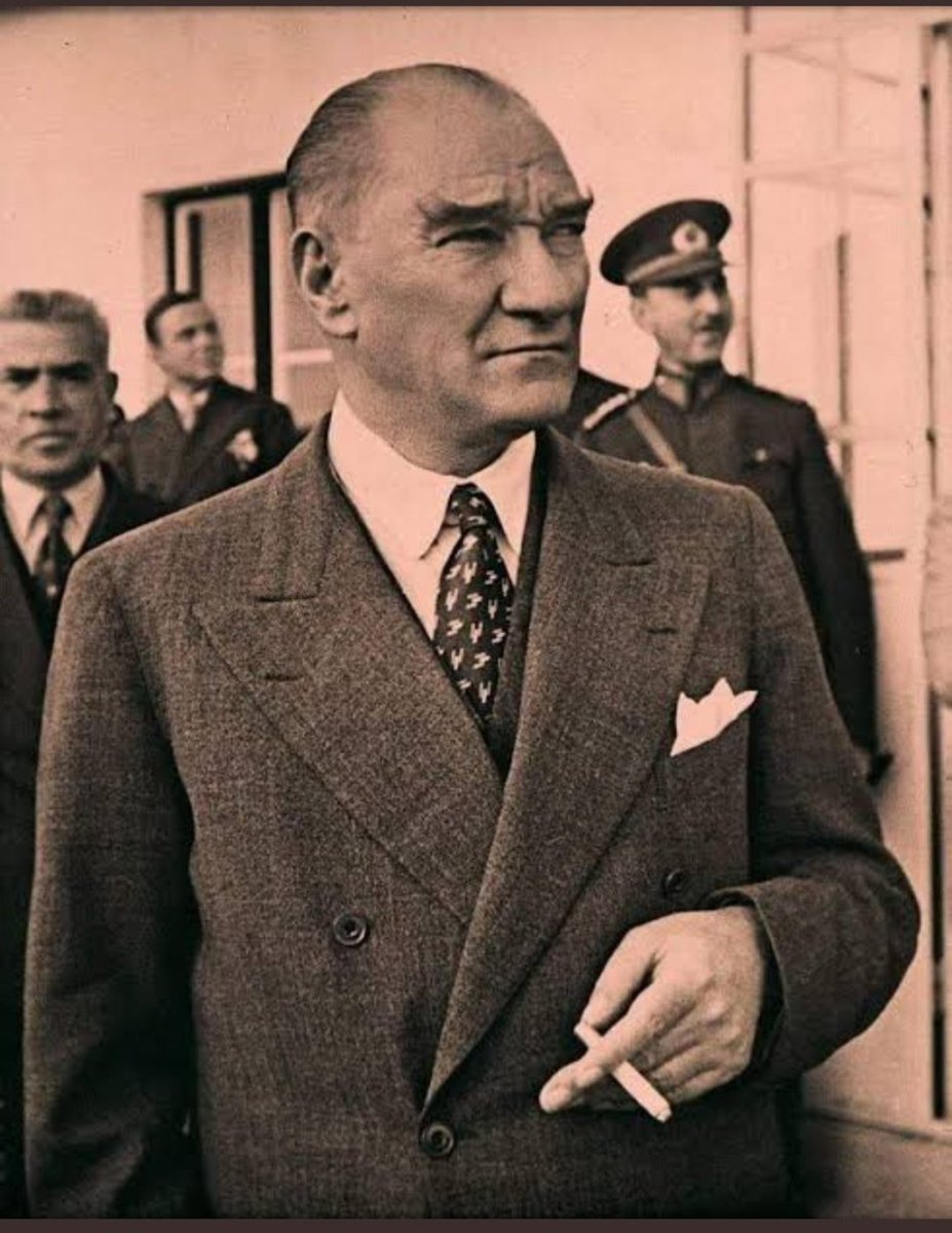 ilHAMM_00's tweet photo. Bak şu an aldınız yeni anayasayı🖕🖕
#ataturksuzanayasaistiyorum https://t.co/s7QHlcJZB5